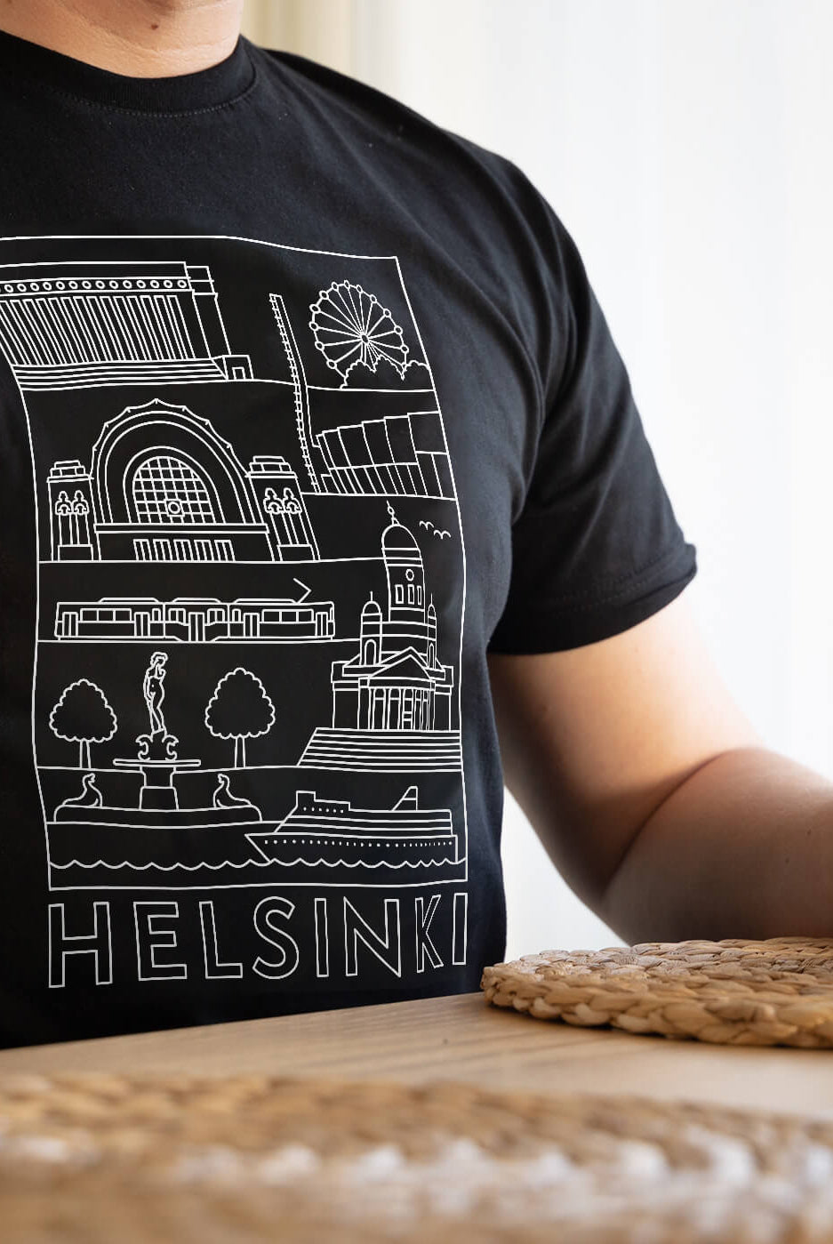 Helsinki -nähtävyydet tuotepaketti (kassi, t-paita ja college)